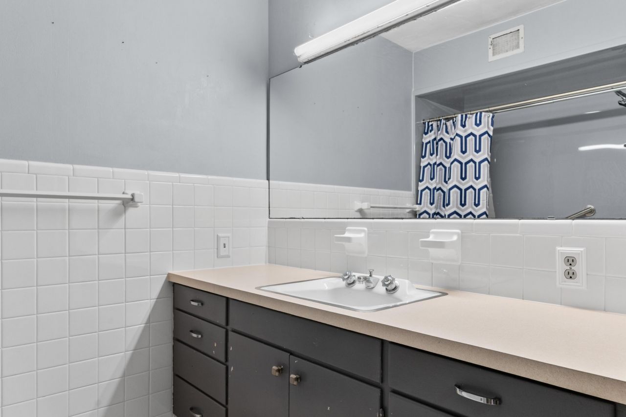 280 NW Livingston Terrace Photo 8