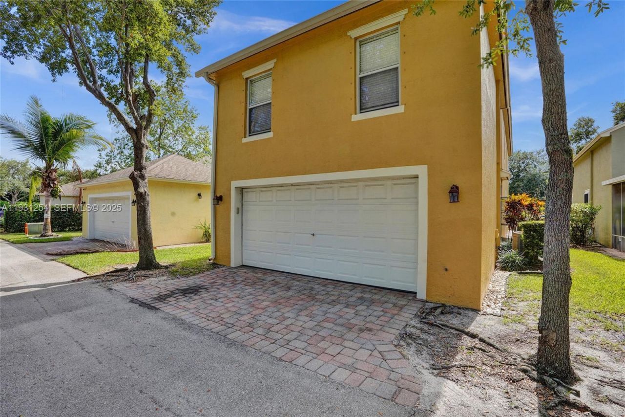 2057 SE Avon Park Dr, Port Saint Lucie, FL 34952 Photo