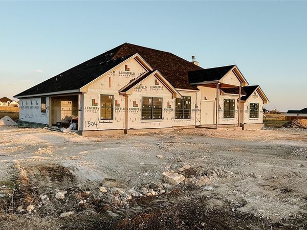 1304 Red Rock Road , Hewitt, TX 76643