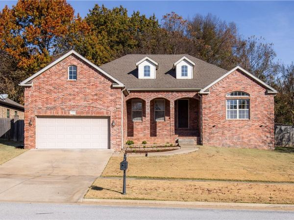 3266 W Ika Lane, Fayetteville, AR 72704
