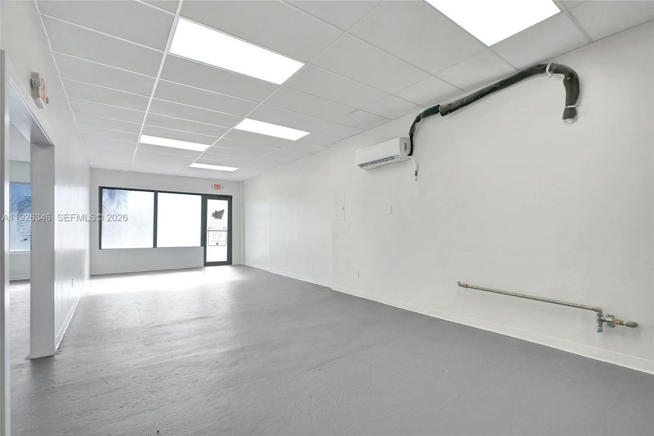 15330 W Dixie Hwy, North Miami Beach, FL 33162 Photo