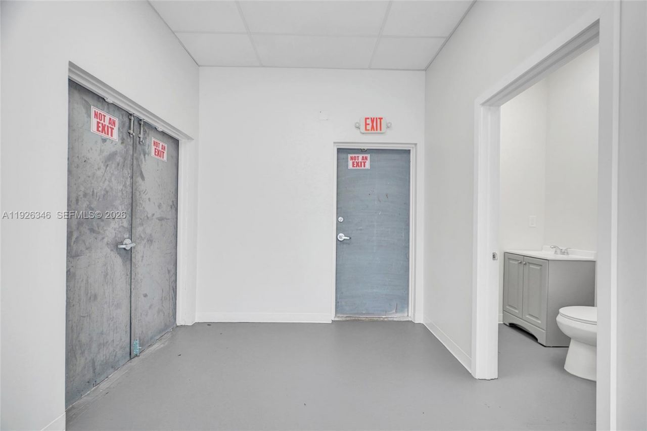 15330 W Dixie Hwy, North Miami Beach, FL 33162 Photo