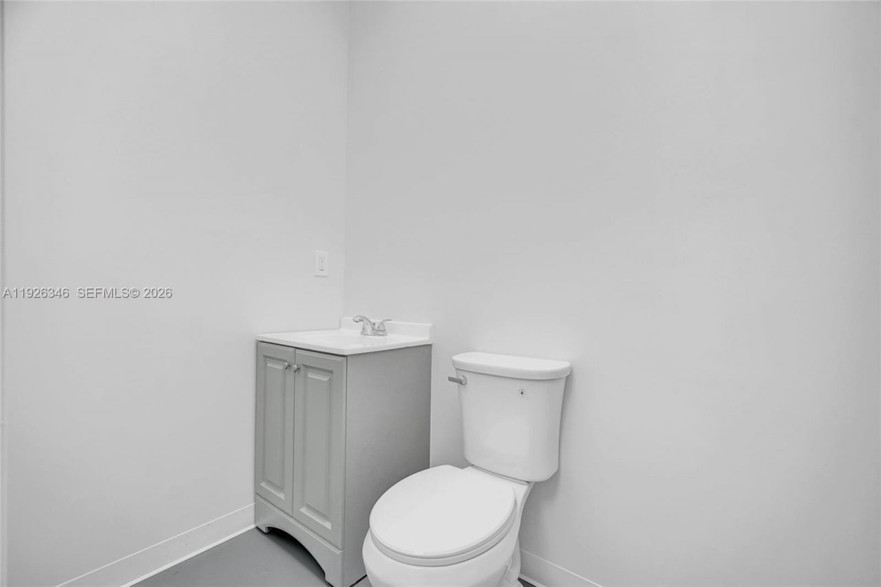 15330 W Dixie Hwy, North Miami Beach, FL 33162 Photo