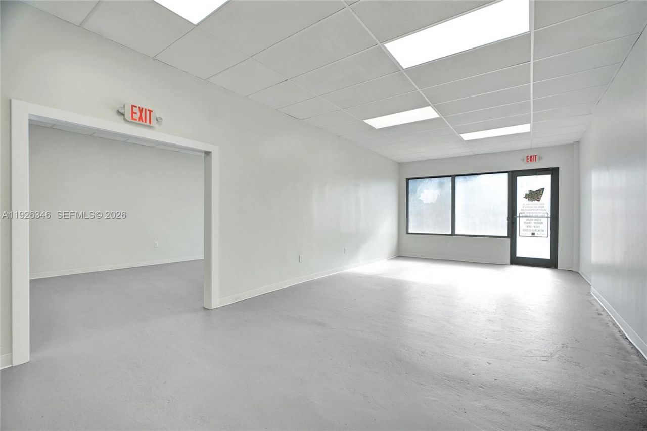 15330 W Dixie Hwy, North Miami Beach, FL 33162 Photo