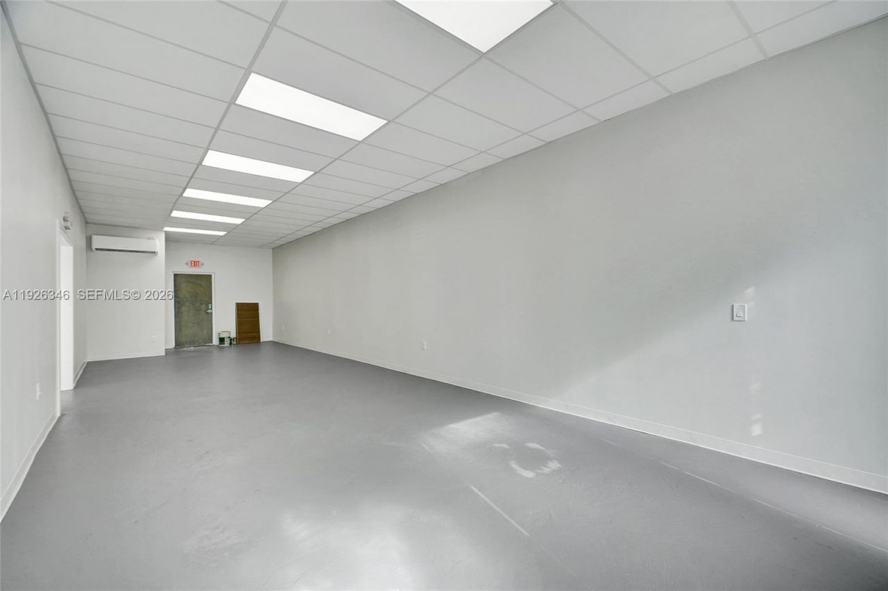 15330 W Dixie Hwy, North Miami Beach, FL 33162 Photo