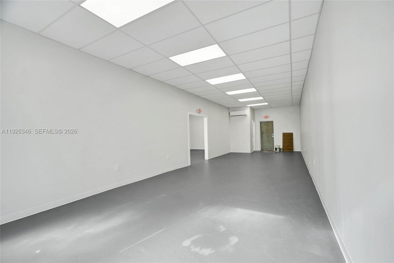 15330 W Dixie Hwy, North Miami Beach, FL 33162 Photo