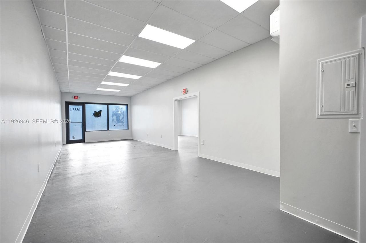 15330 W Dixie Hwy, North Miami Beach, FL 33162 Photo