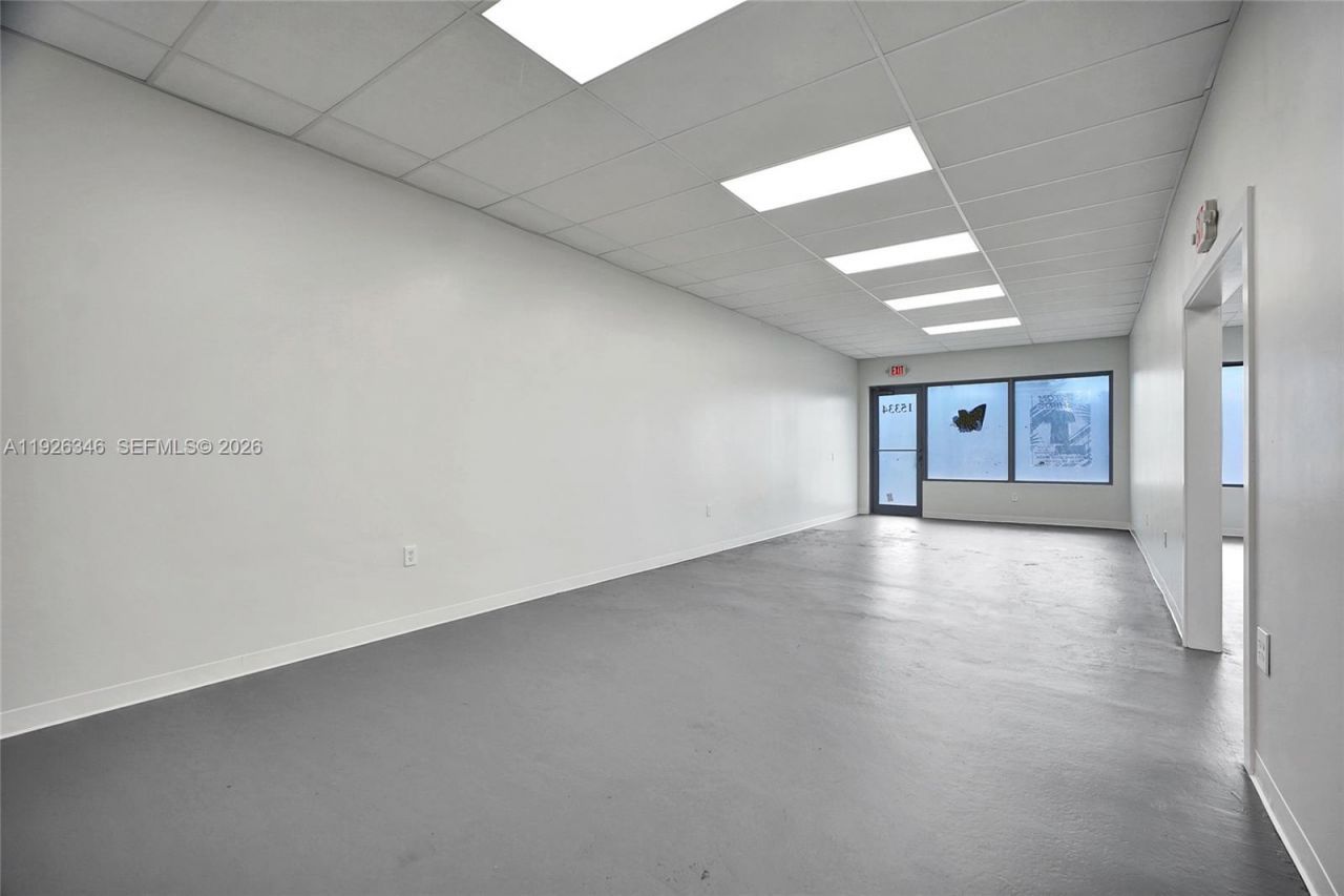 15330 W Dixie Hwy, North Miami Beach, FL 33162 Photo