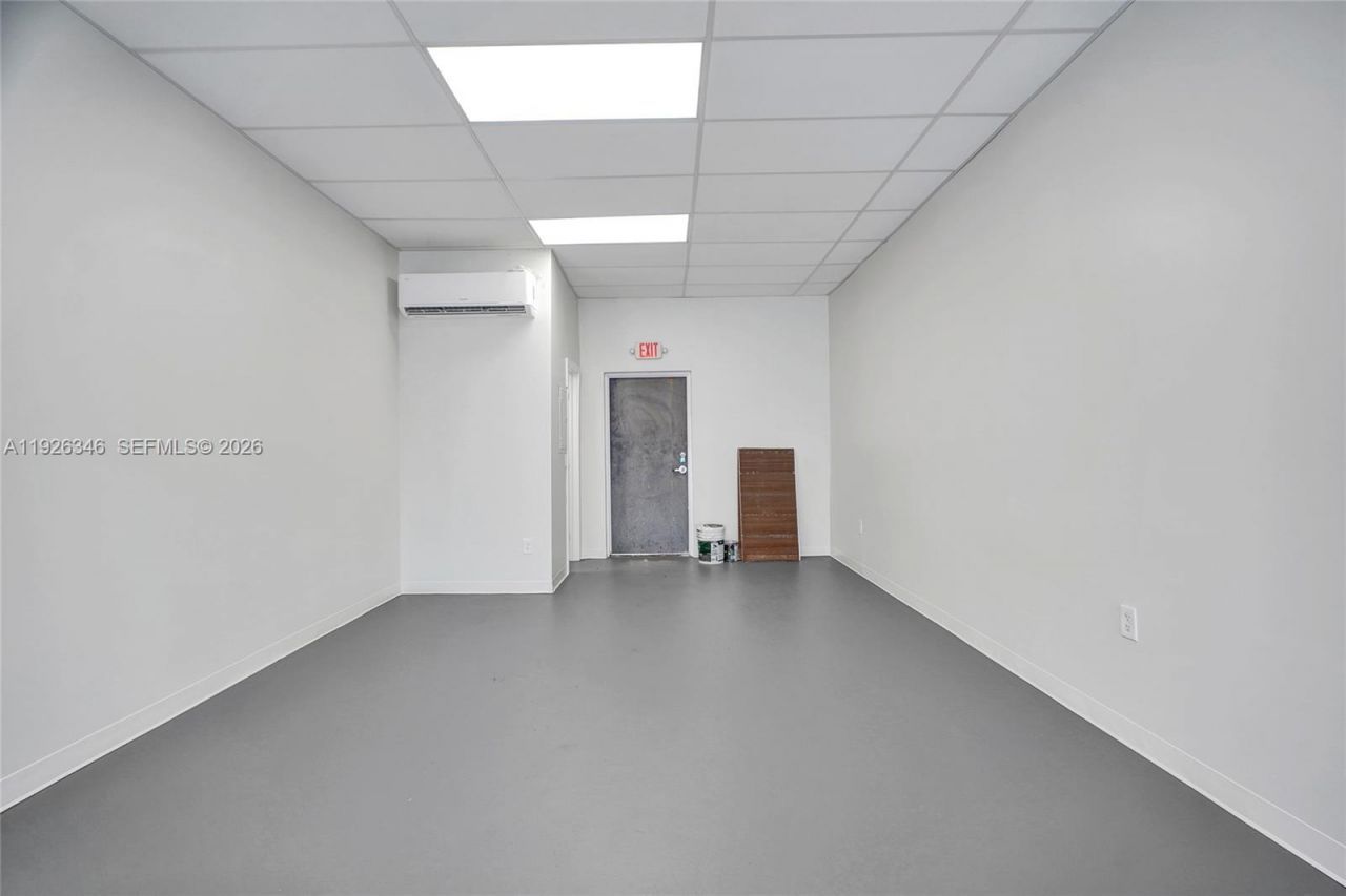 15330 W Dixie Hwy, North Miami Beach, FL 33162 Photo