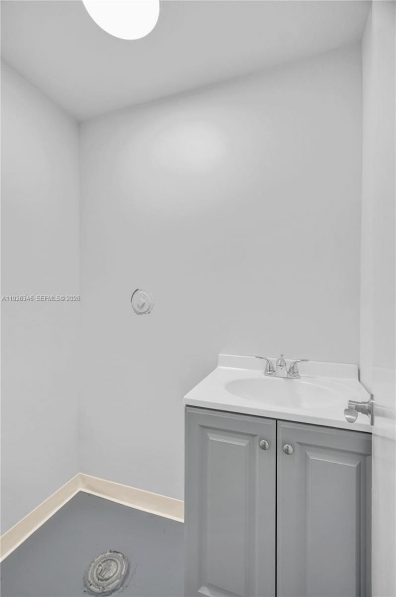 15330 W Dixie Hwy, North Miami Beach, FL 33162 Photo