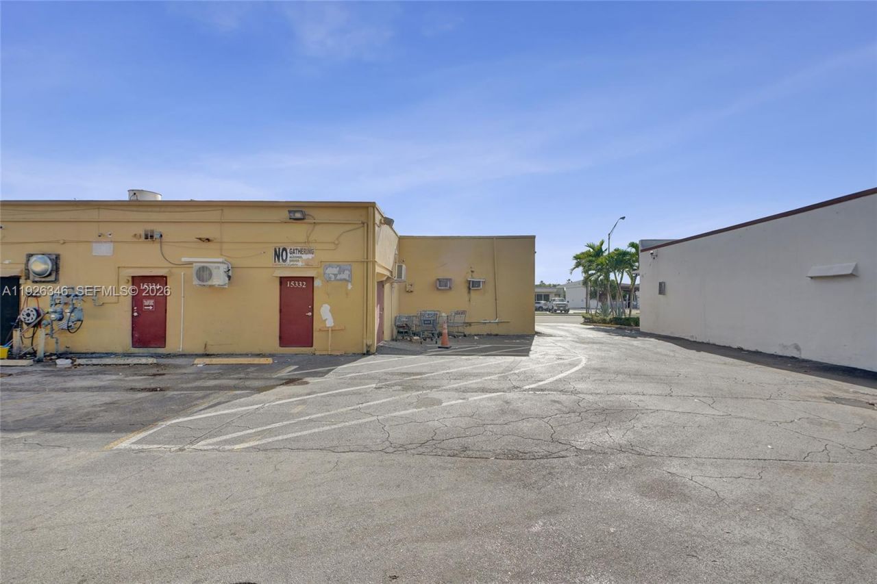 15330 W Dixie Hwy, North Miami Beach, FL 33162 Photo