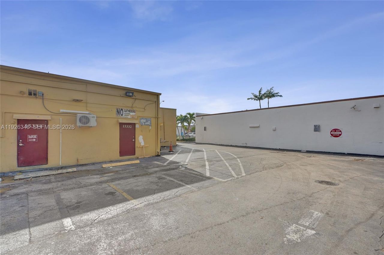 15330 W Dixie Hwy, North Miami Beach, FL 33162 Photo