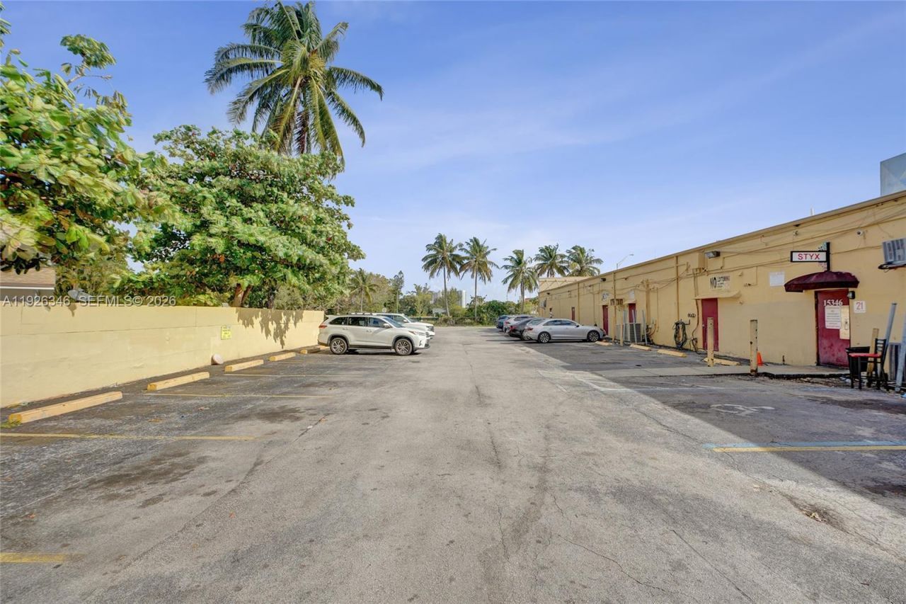 15330 W Dixie Hwy, North Miami Beach, FL 33162 Photo