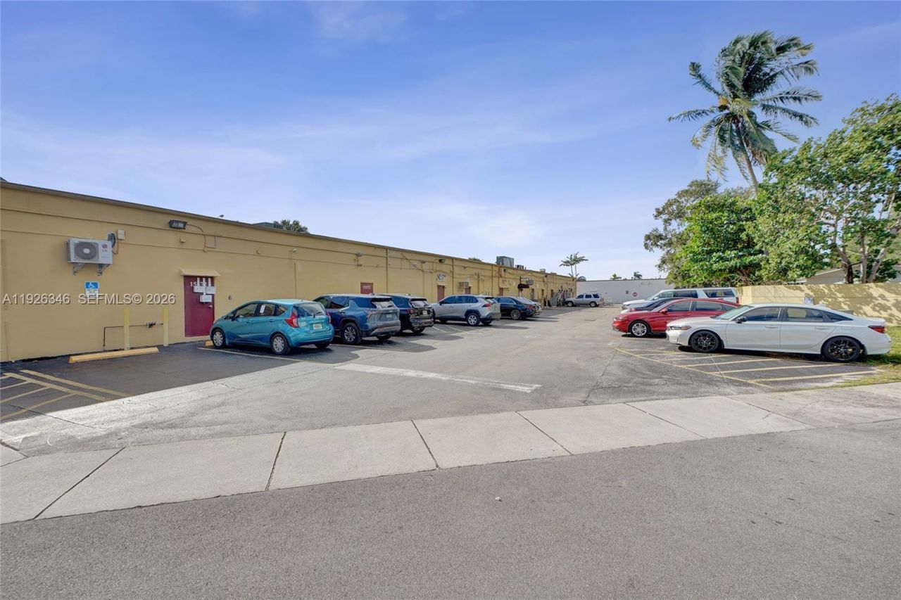 15330 W Dixie Hwy, North Miami Beach, FL 33162 Photo