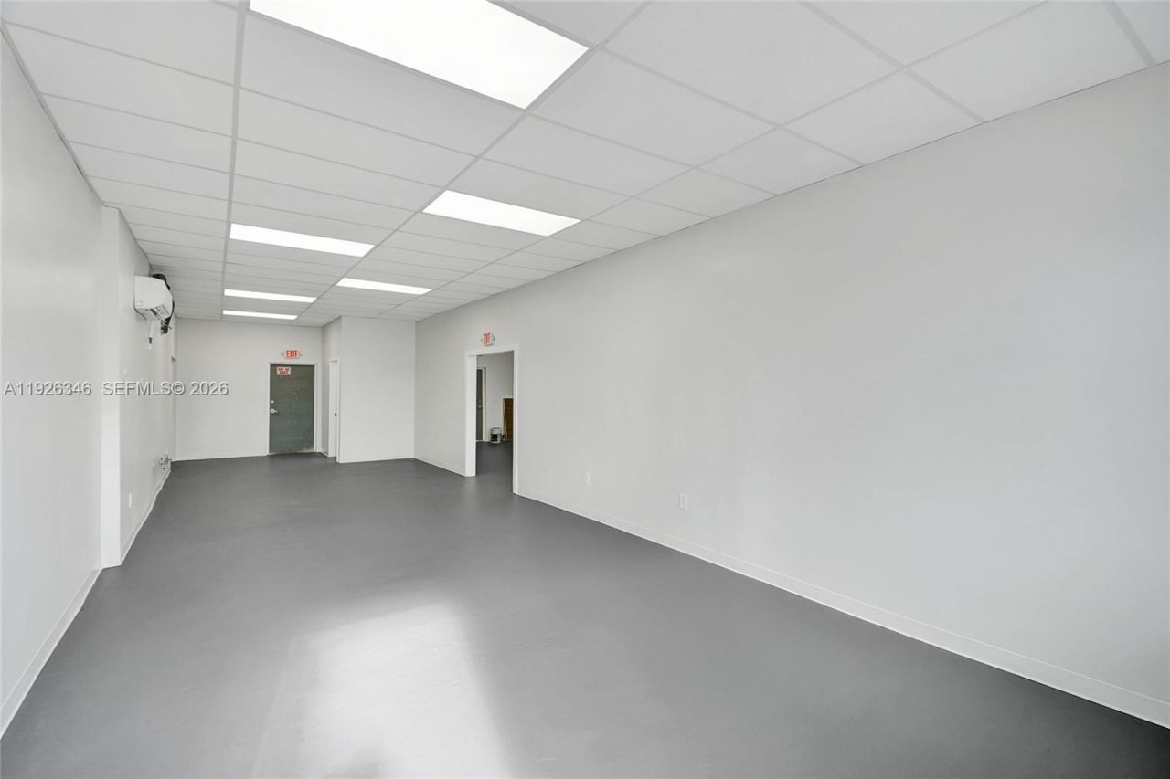 15330 W Dixie Hwy, North Miami Beach, FL 33162 Photo