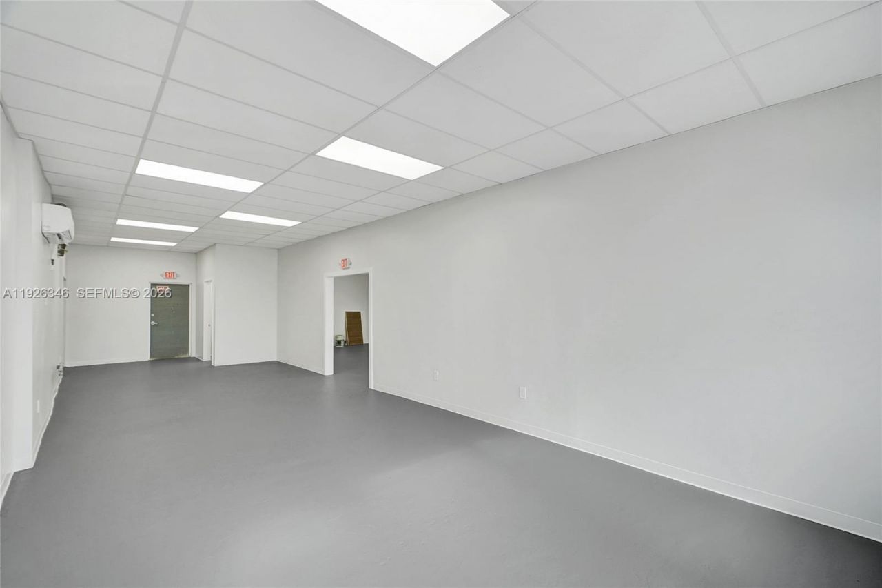 15330 W Dixie Hwy, North Miami Beach, FL 33162 Photo