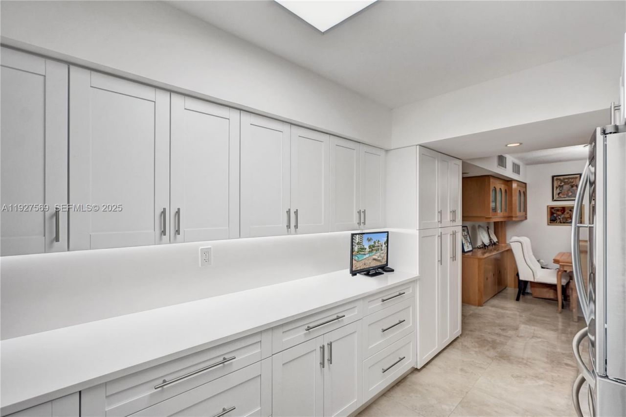 3600 Mystic Pointe Dr, Unit 311, Aventura, FL 33180 Photo