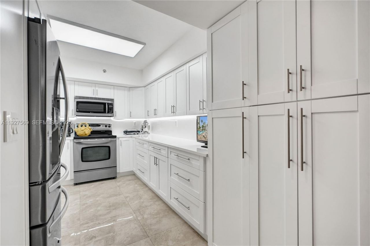 3600 Mystic Pointe Dr, Unit 311, Aventura, FL 33180 Photo