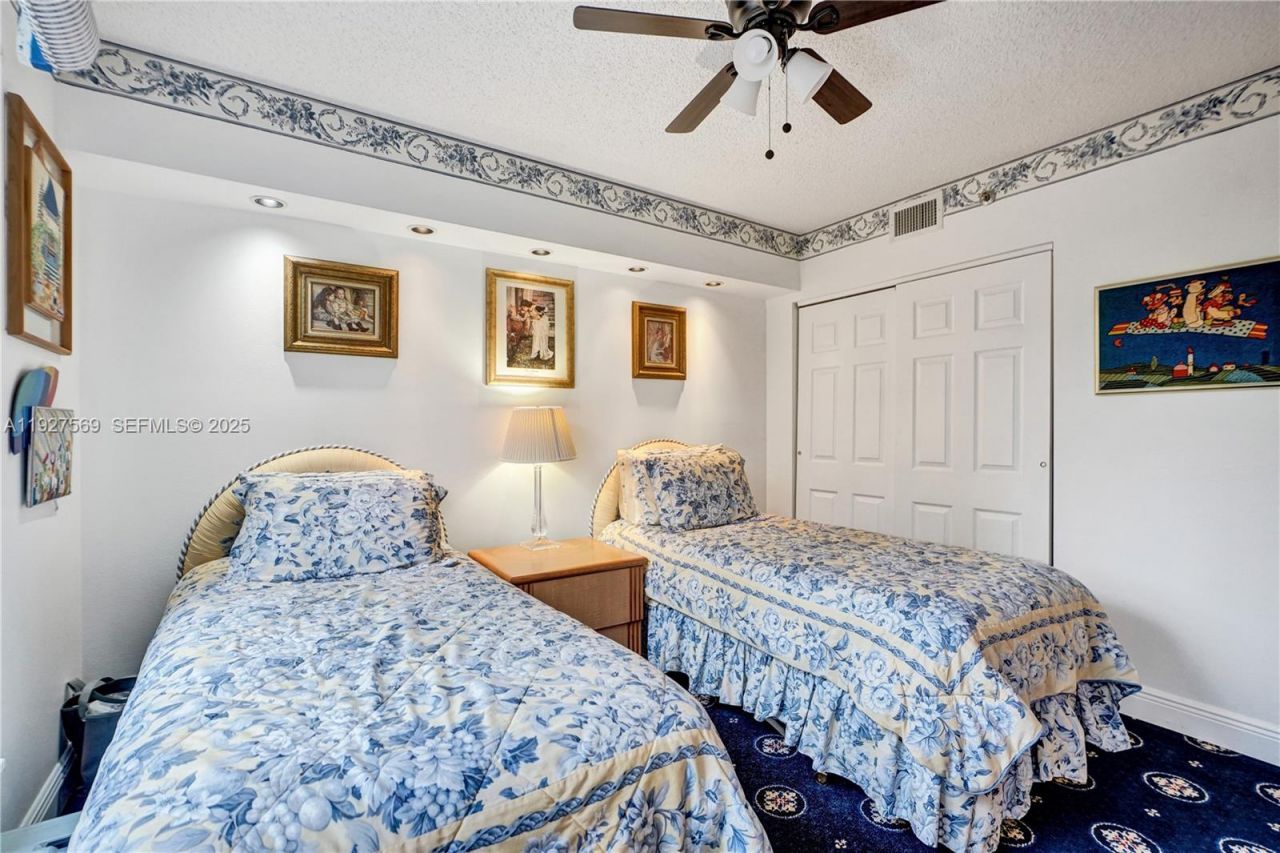 3600 Mystic Pointe Dr, Unit 311, Aventura, FL 33180 Photo