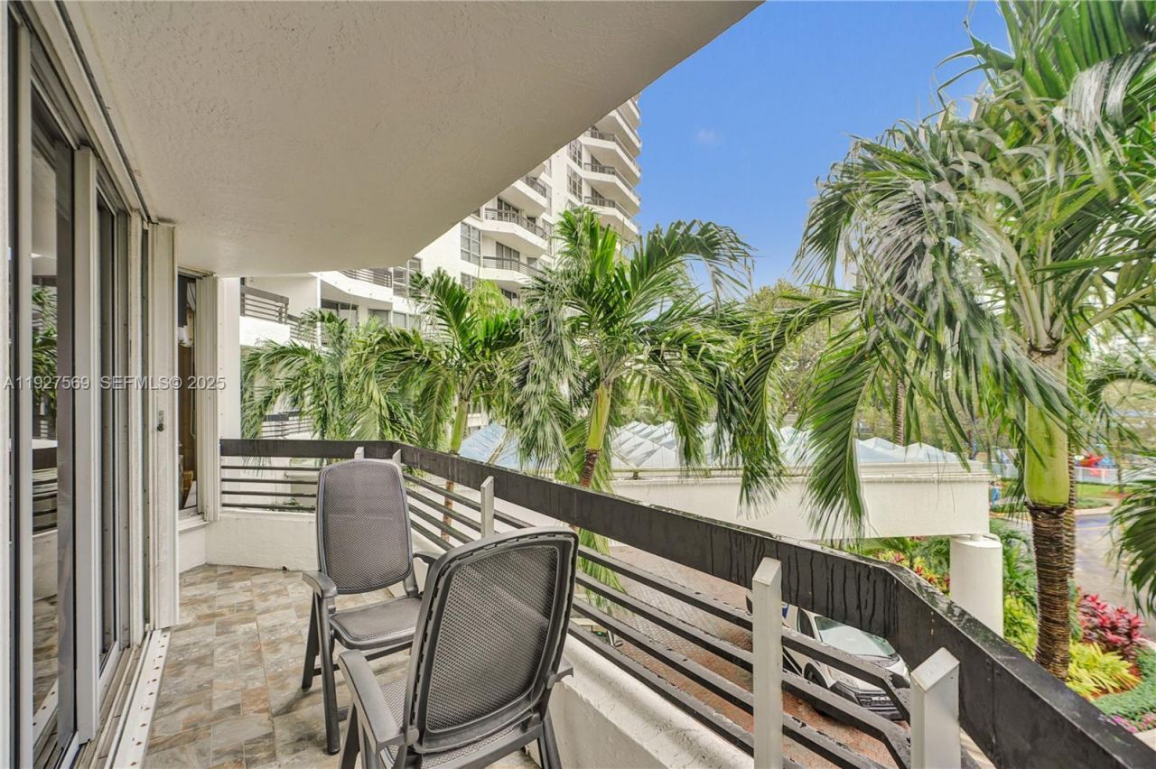 3600 Mystic Pointe Dr, Unit 311, Aventura, FL 33180 Photo