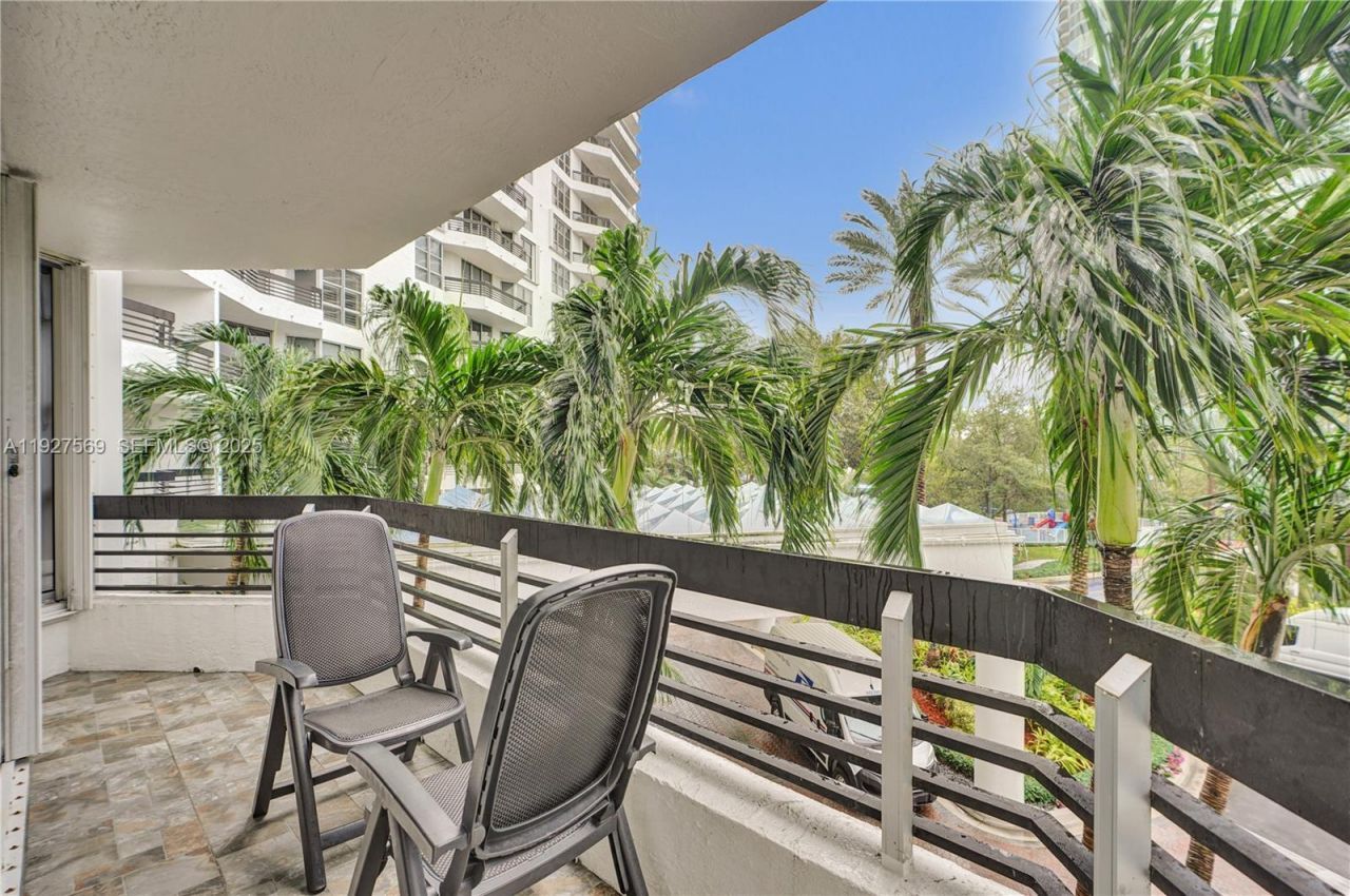 3600 Mystic Pointe Dr, Unit 311, Aventura, FL 33180 Photo