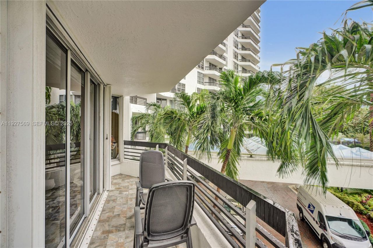 3600 Mystic Pointe Dr, Unit 311, Aventura, FL 33180 Photo