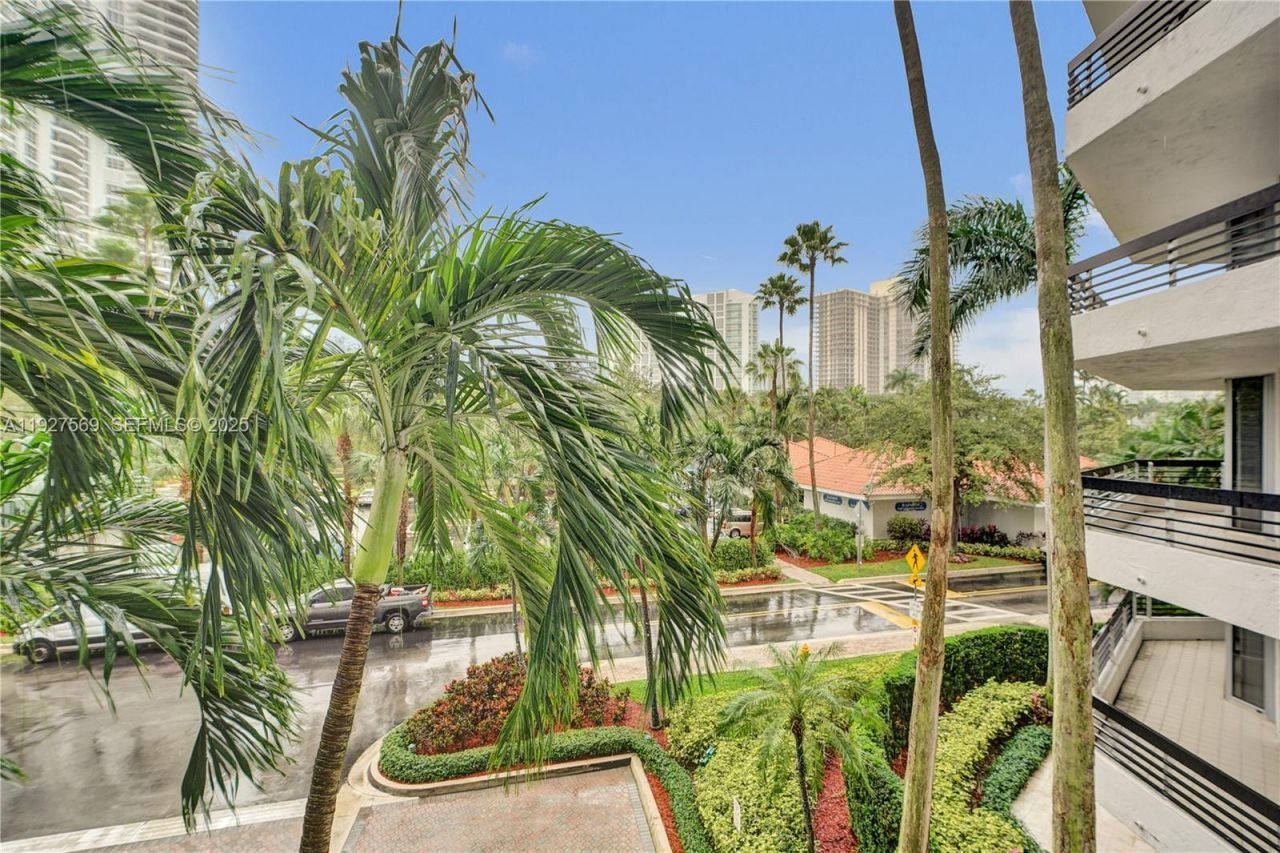 3600 Mystic Pointe Dr, Unit 311, Aventura, FL 33180 Photo