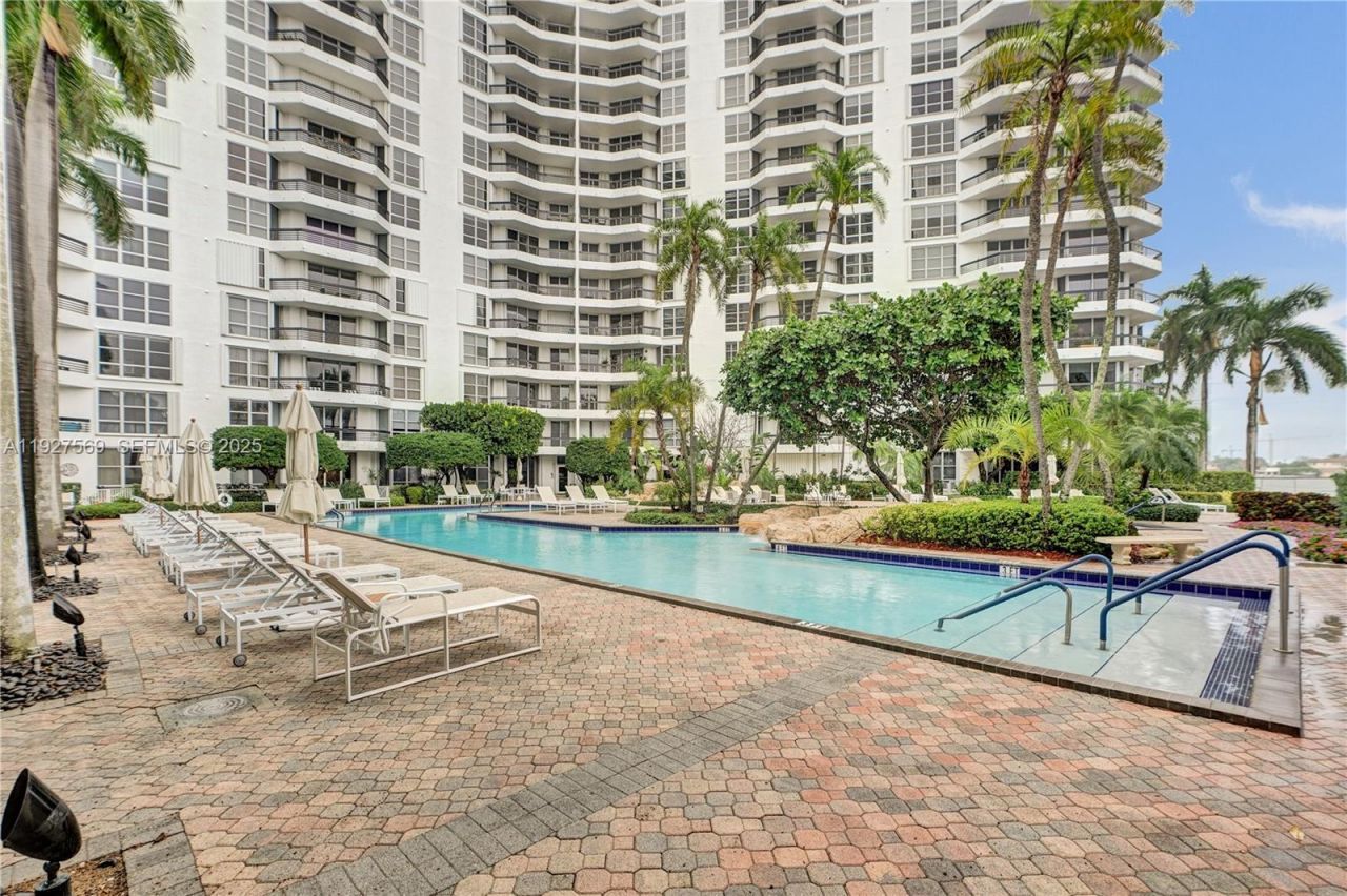 3600 Mystic Pointe Dr, Unit 311, Aventura, FL 33180 Photo