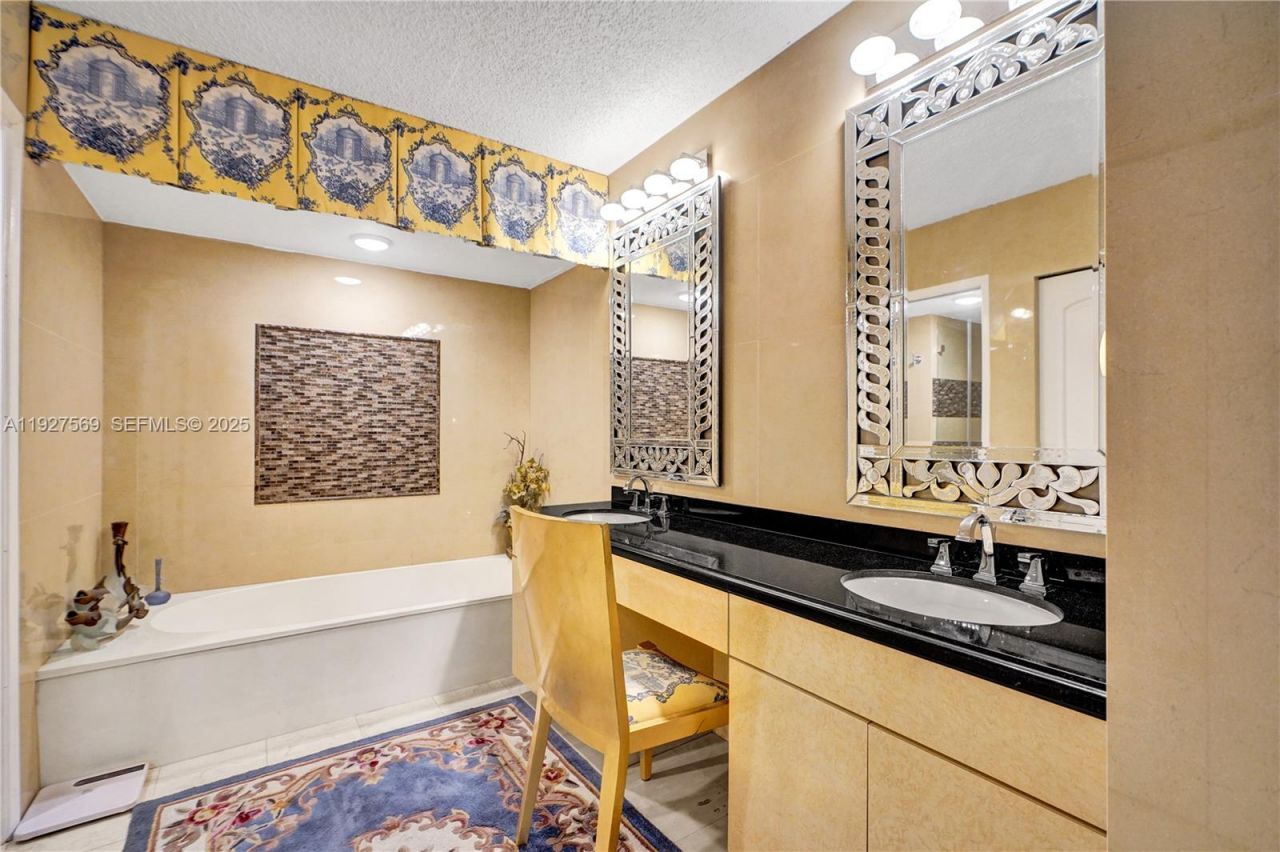 3600 Mystic Pointe Dr, Unit 311, Aventura, FL 33180 Photo