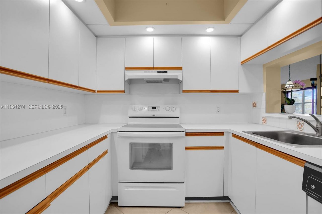 12701 SW 14th St, Unit 402J, Pembroke Pines, FL 33027 Photo