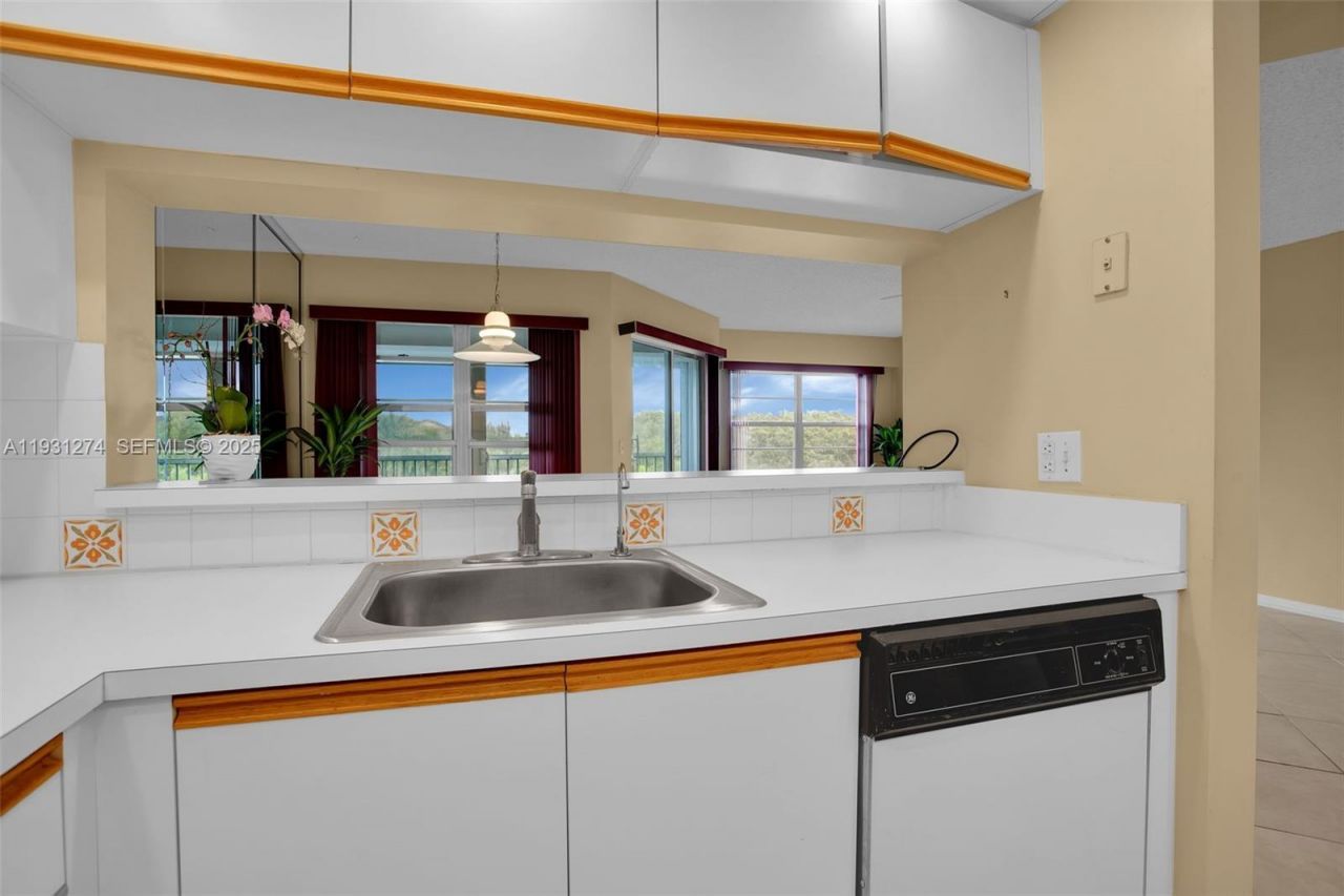 12701 SW 14th St, Unit 402J, Pembroke Pines, FL 33027 Photo