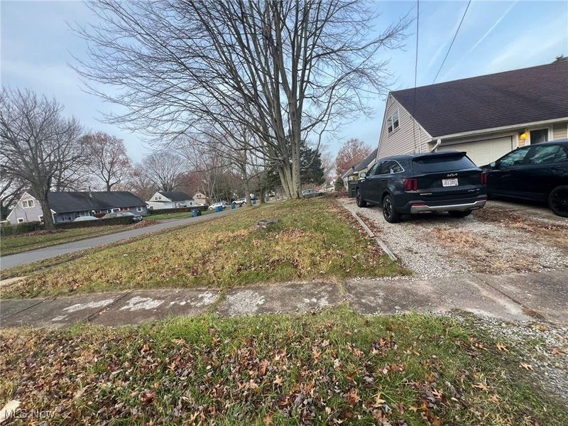 699 Irving Park Boulevard, Sheffield Village, OH 44054 Photo 3