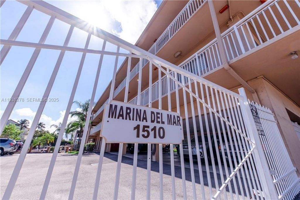 1510 SE 15th St, Unit 210, Fort Lauderdale, FL 33316 Photo