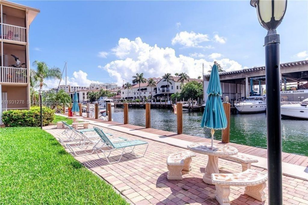 1510 SE 15th St, Unit 210, Fort Lauderdale, FL 33316 Photo