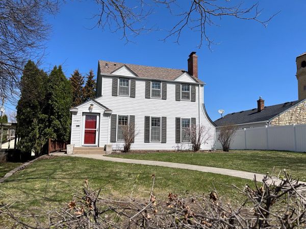 1589 Hillcrest Avenue, Saint Paul, MN 55116