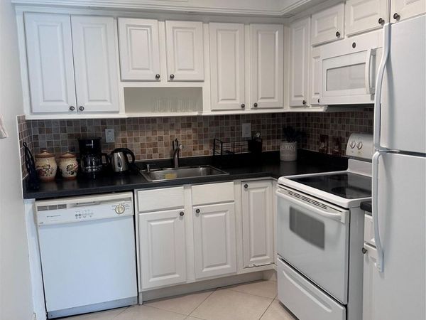 164 Burgundy D, Unit 164, Delray Beach, FL 33484