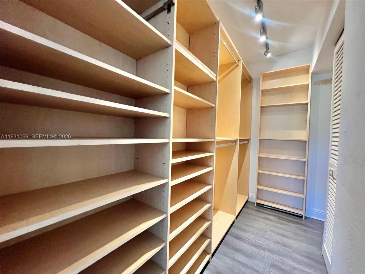 240 Galen Dr, Unit 309, Key Biscayne, FL 33149 Photo