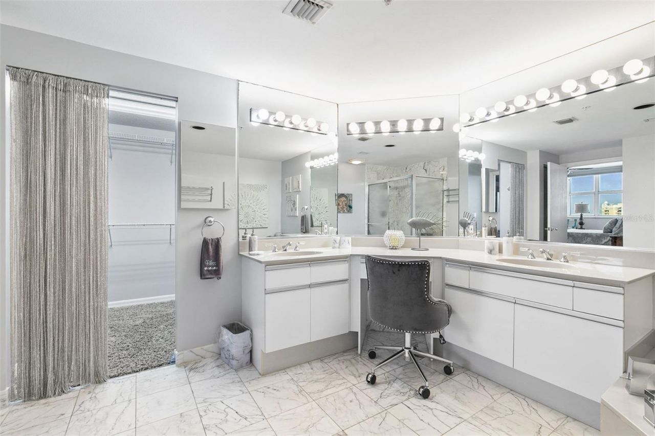 1800 Benjamin Franklin Drive, Unit B1007, Sarasota, FL 34236 Photo