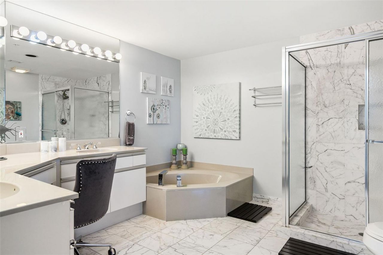 1800 Benjamin Franklin Drive, Unit B1007, Sarasota, FL 34236 Photo