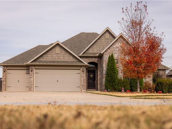 5805 W Murfield Drive, Rogers, AR 72758