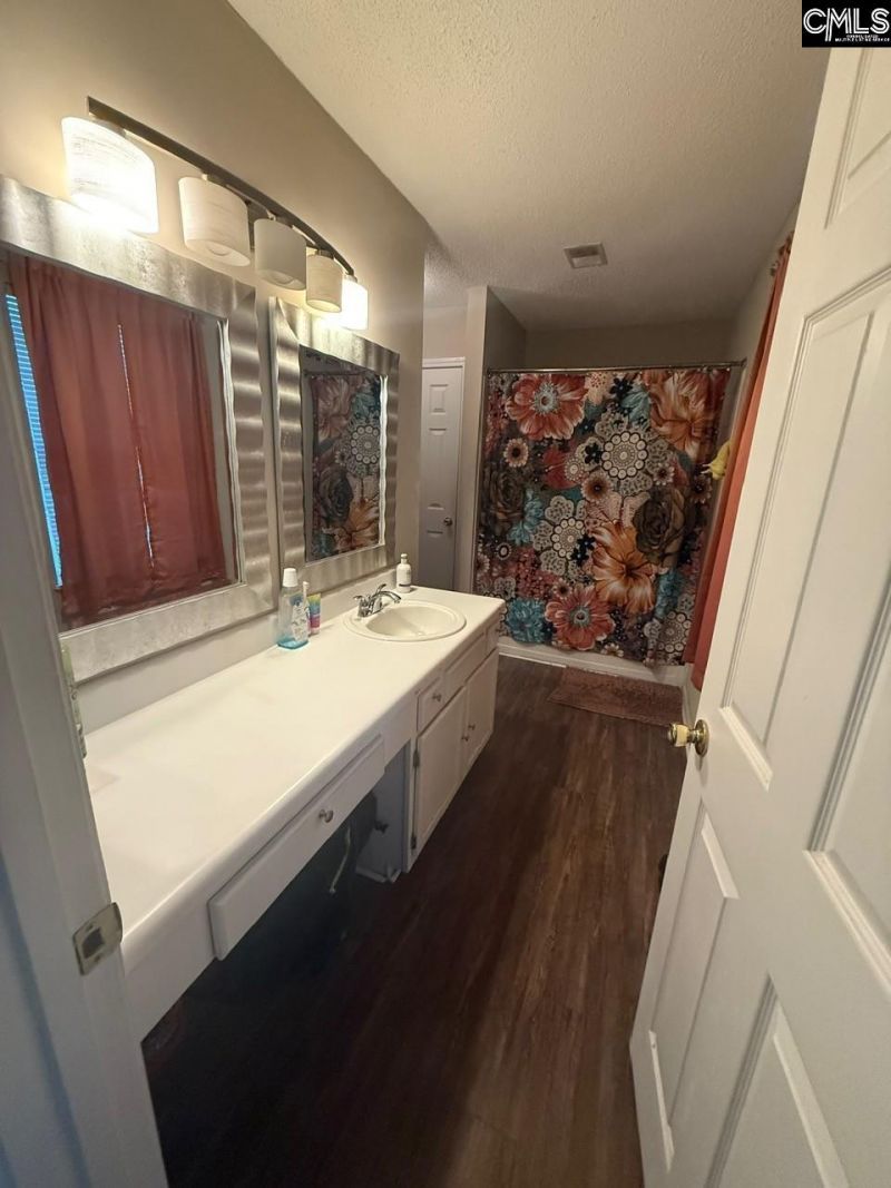 1009 Sweet Thorne Court Photo 18