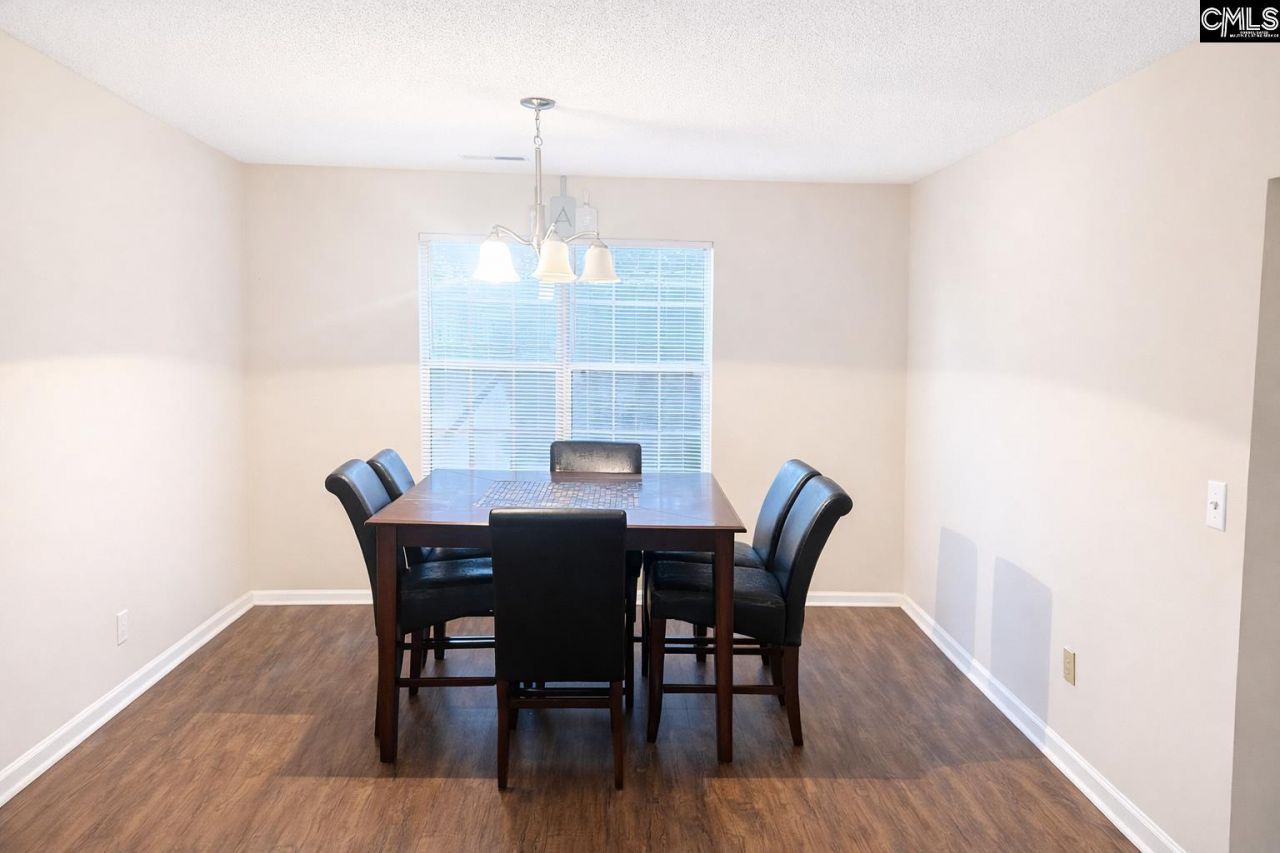 1009 Sweet Thorne Court Photo 4