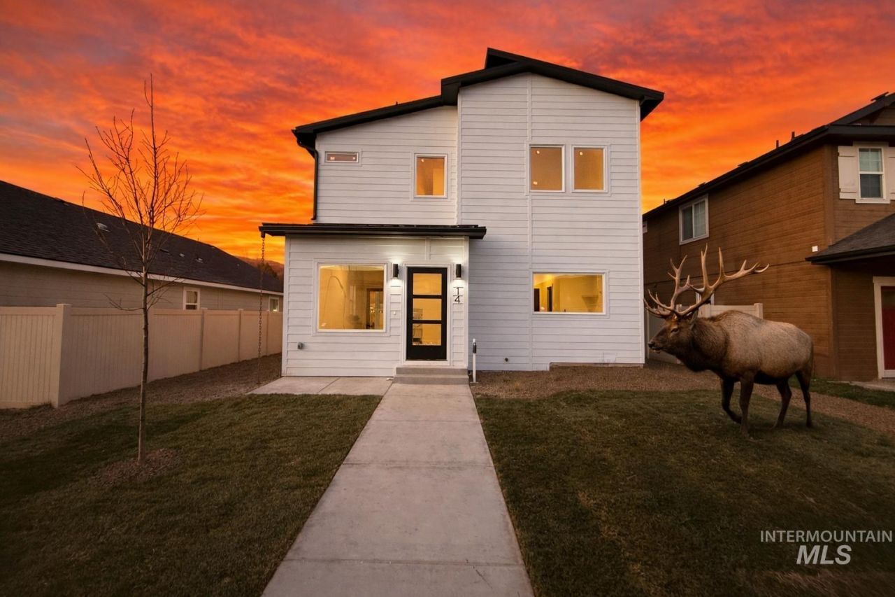 144 Dovetail Drive, Horseshoe Bend, ID 83629 Main Photo