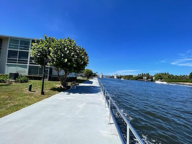340 Horizons W, Unit 104, Boynton Beach, FL 33435 Photo