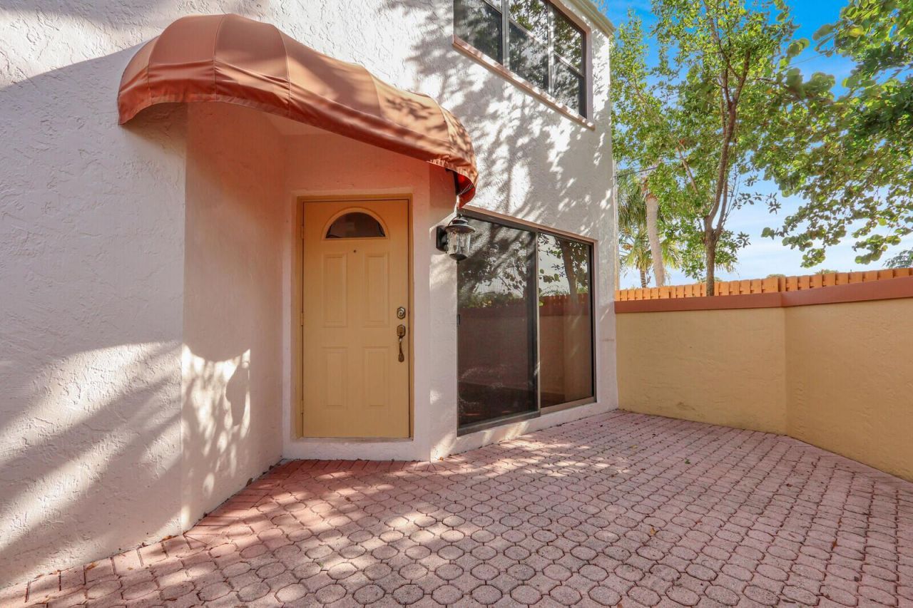 52 Uno Lago Drive, Juno Beach, FL 33408 Photo