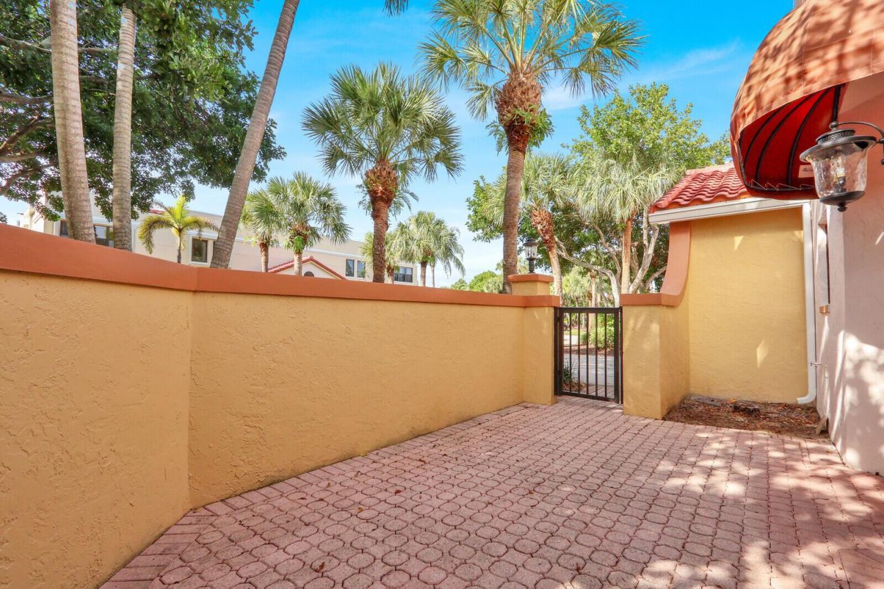 52 Uno Lago Drive, Juno Beach, FL 33408 Photo