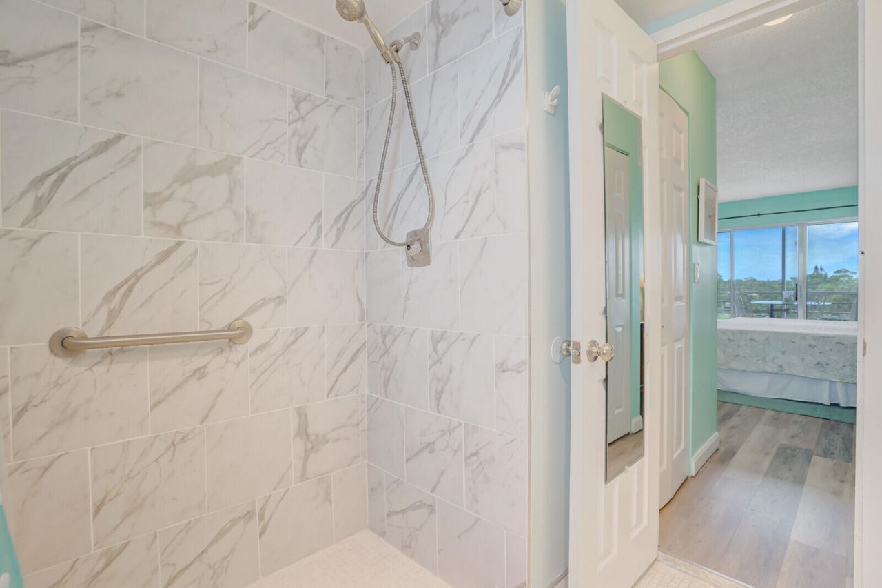 3959 Via Poinciana, Unit 503, Lake Worth, FL 33467 Photo