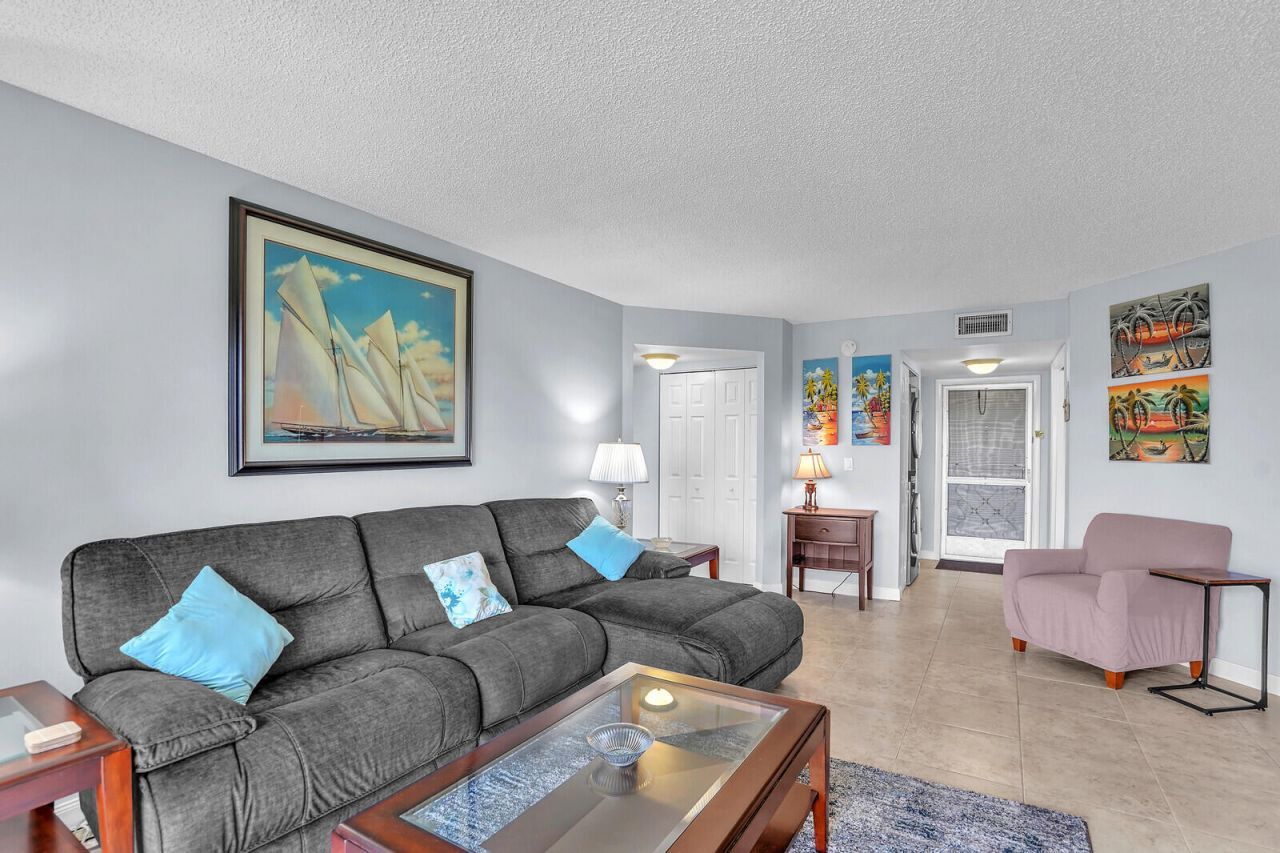 3959 Via Poinciana, Unit 503, Lake Worth, FL 33467 Photo