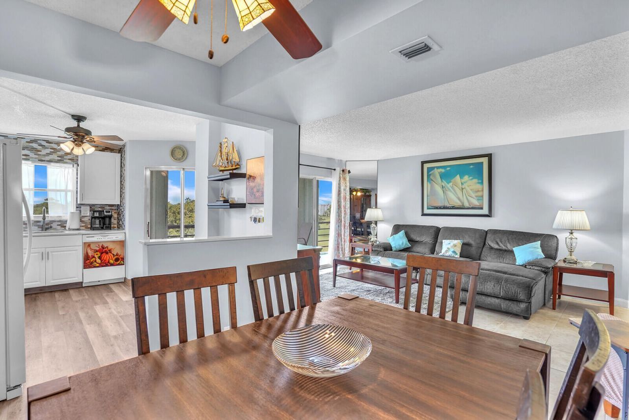 3959 Via Poinciana, Unit 503, Lake Worth, FL 33467 Photo