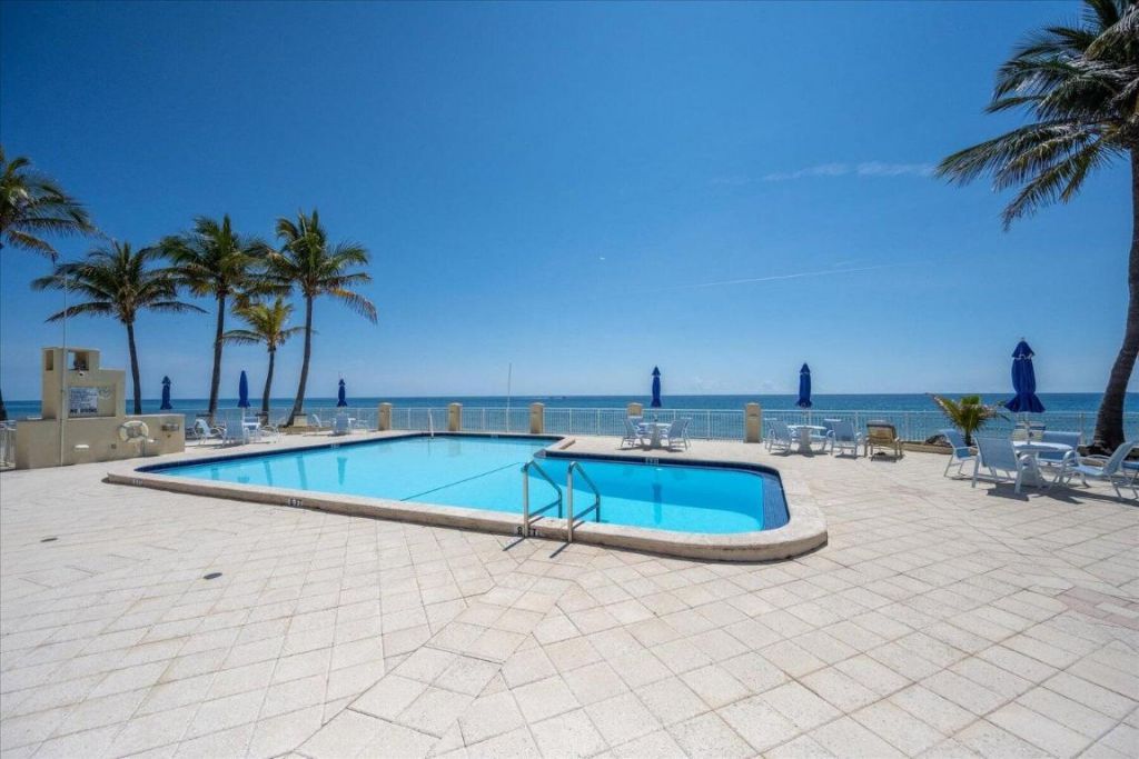 3475 S Ocean, 212 Boulevard, Unit 212, Palm Beach, FL 33480 Photo